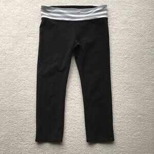 GAP FIT MEDIUM BLACK CAPRI PANTS